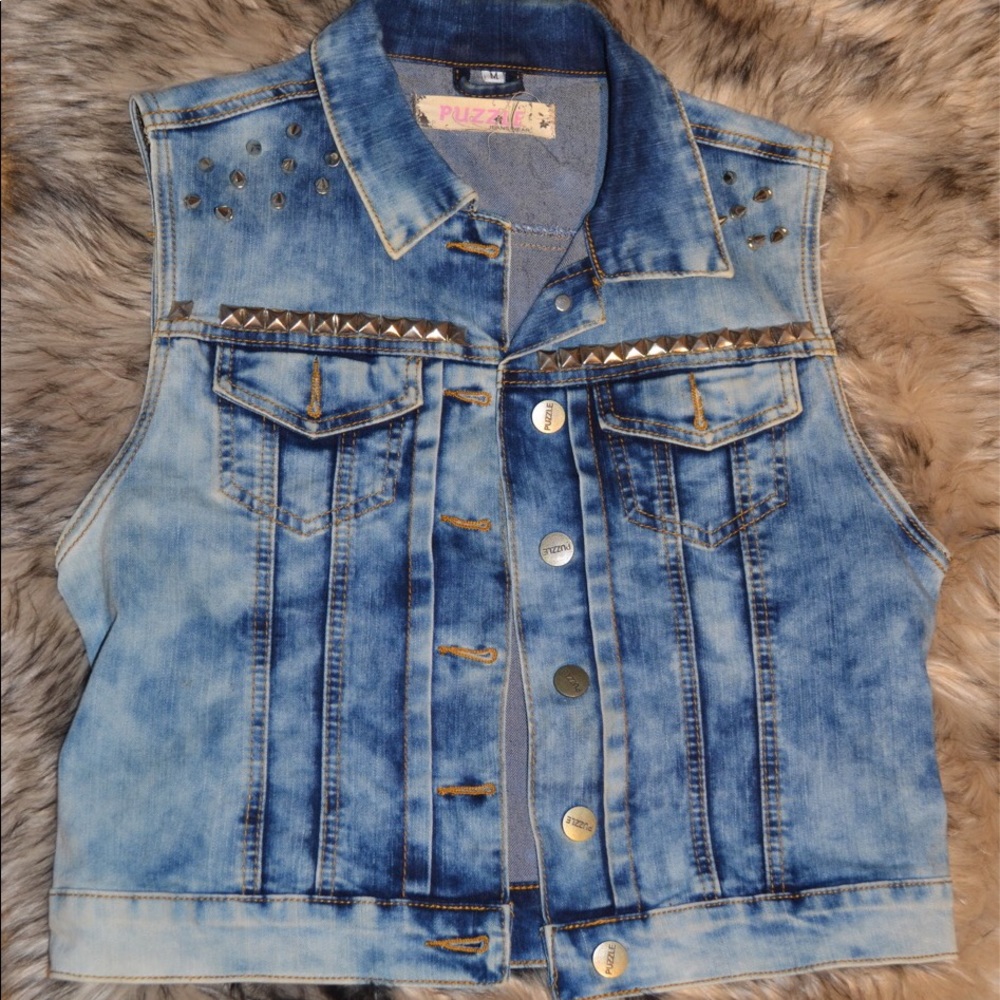 Hot Topic Punk Denim Jacket w/ Studs🤟🏽